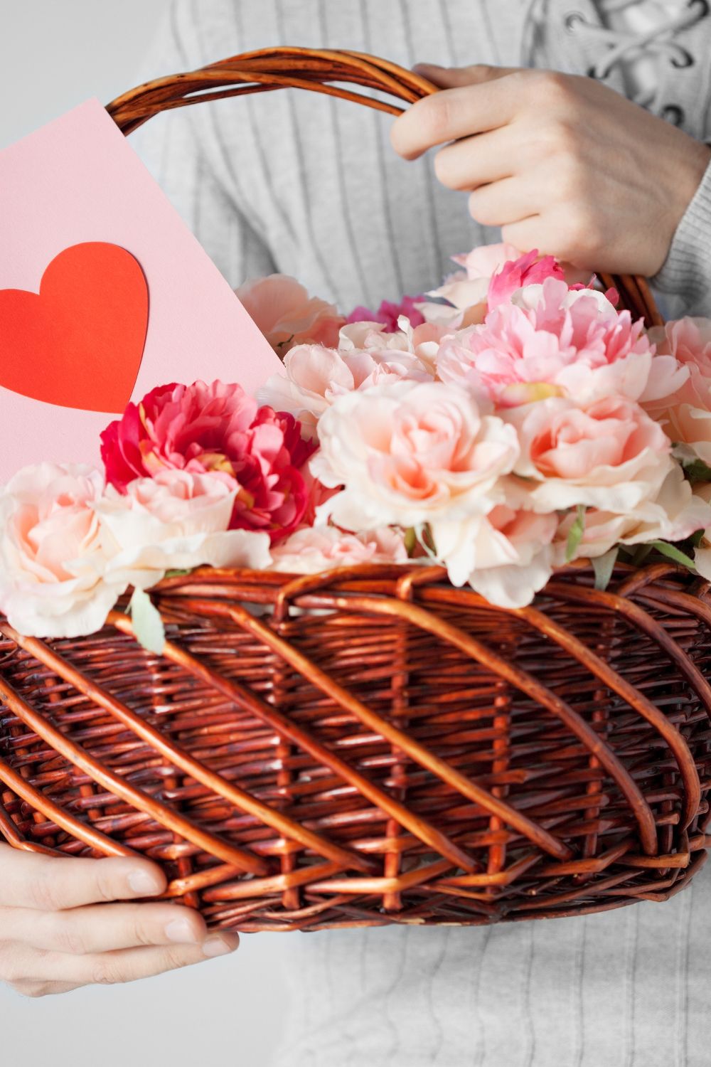 Valentine’s Day Gift Basket: 62 Ideas for Everyone